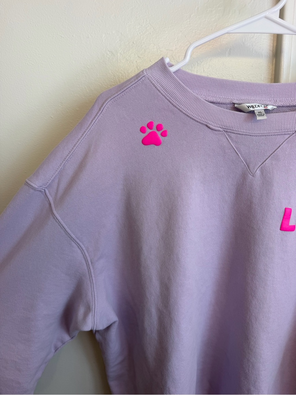 Wildfox Dogs Love Me Crewneck Sweatshirt Pink Graphic Women’s Size XL - Picture 4 of 8